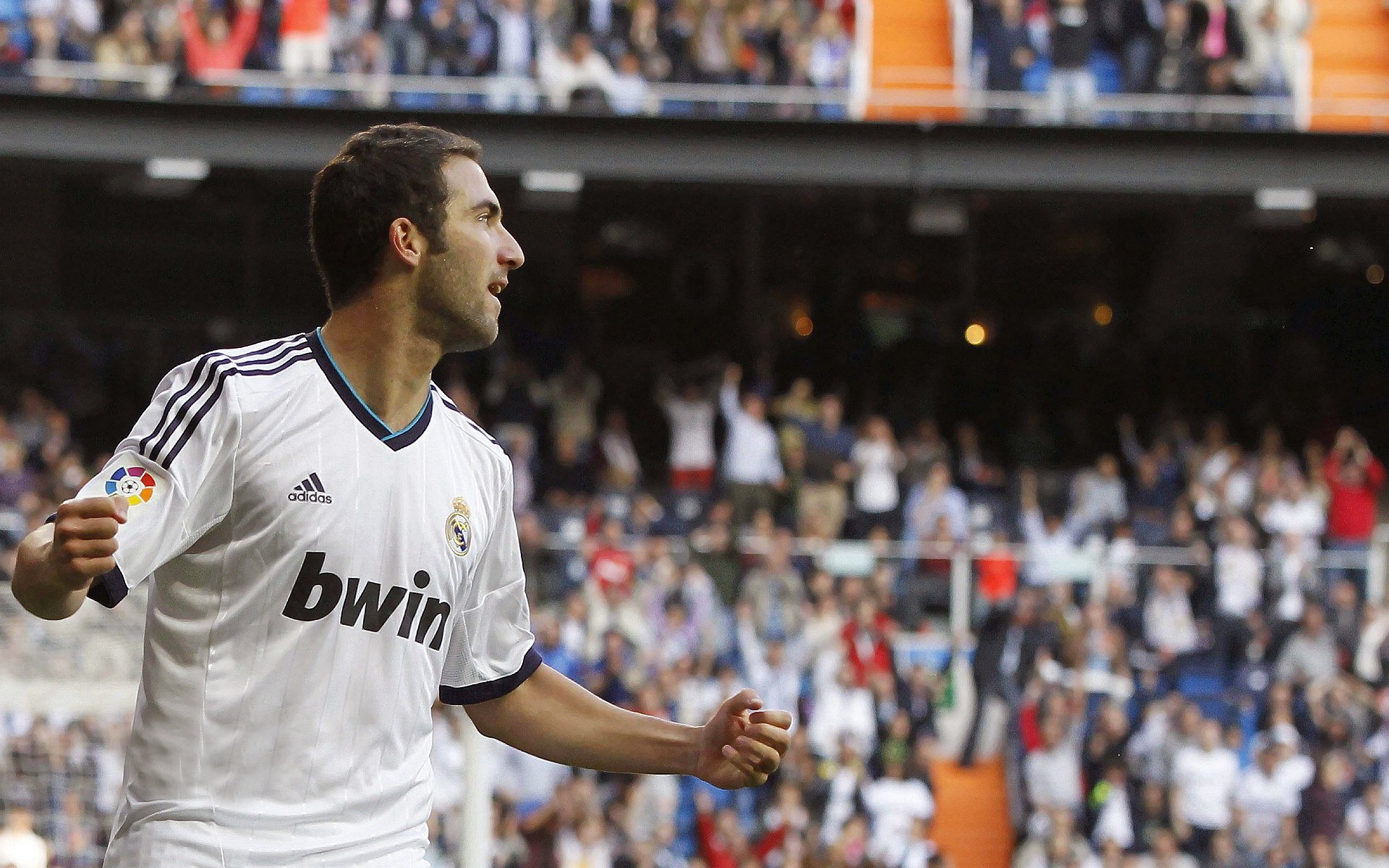 霍勒迪冠军级表现定乾坤，湖人险胜爵士揭示争冠密码